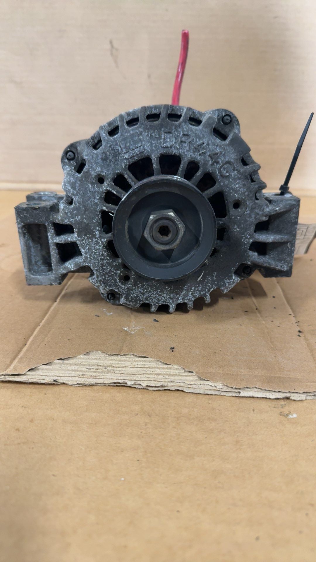 Alternator from a 2008 GMC Envoy, photo 1