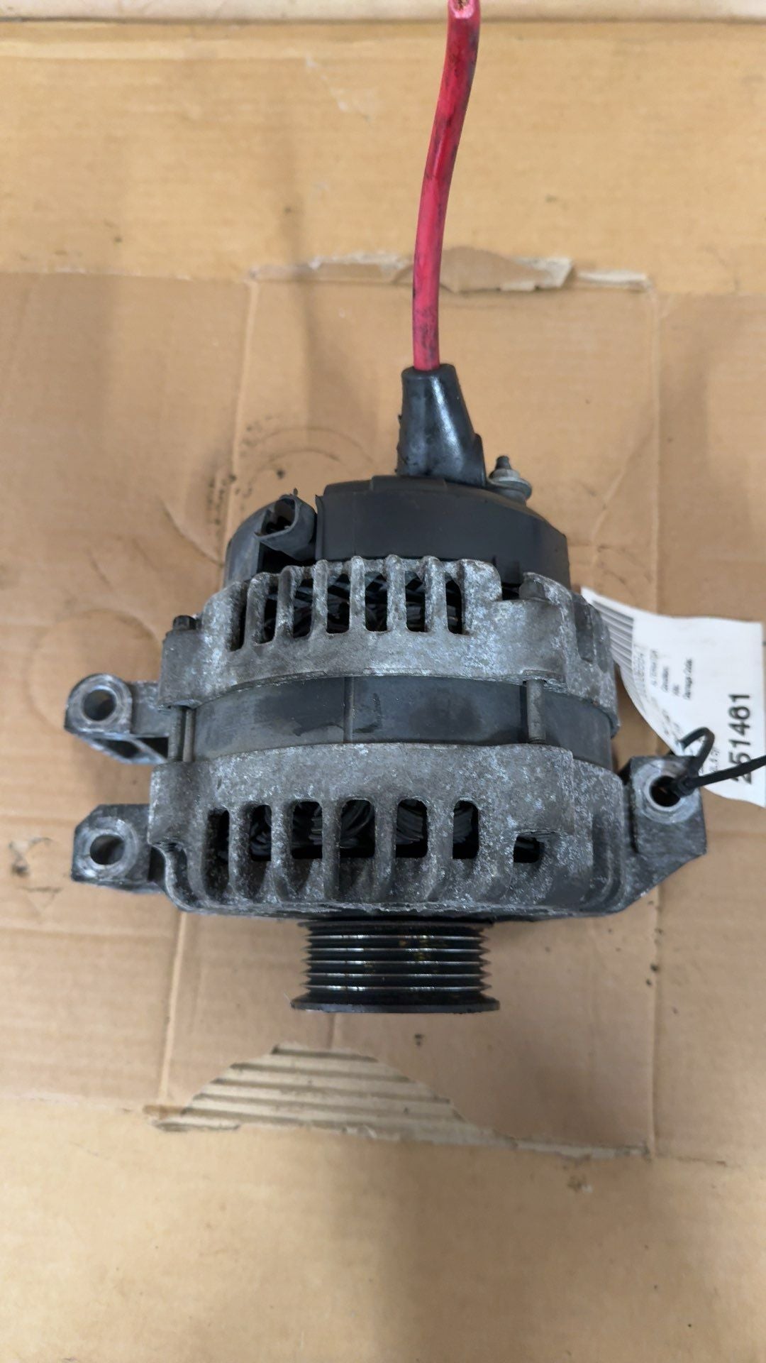 Alternator from a 2008 GMC Envoy, photo 2