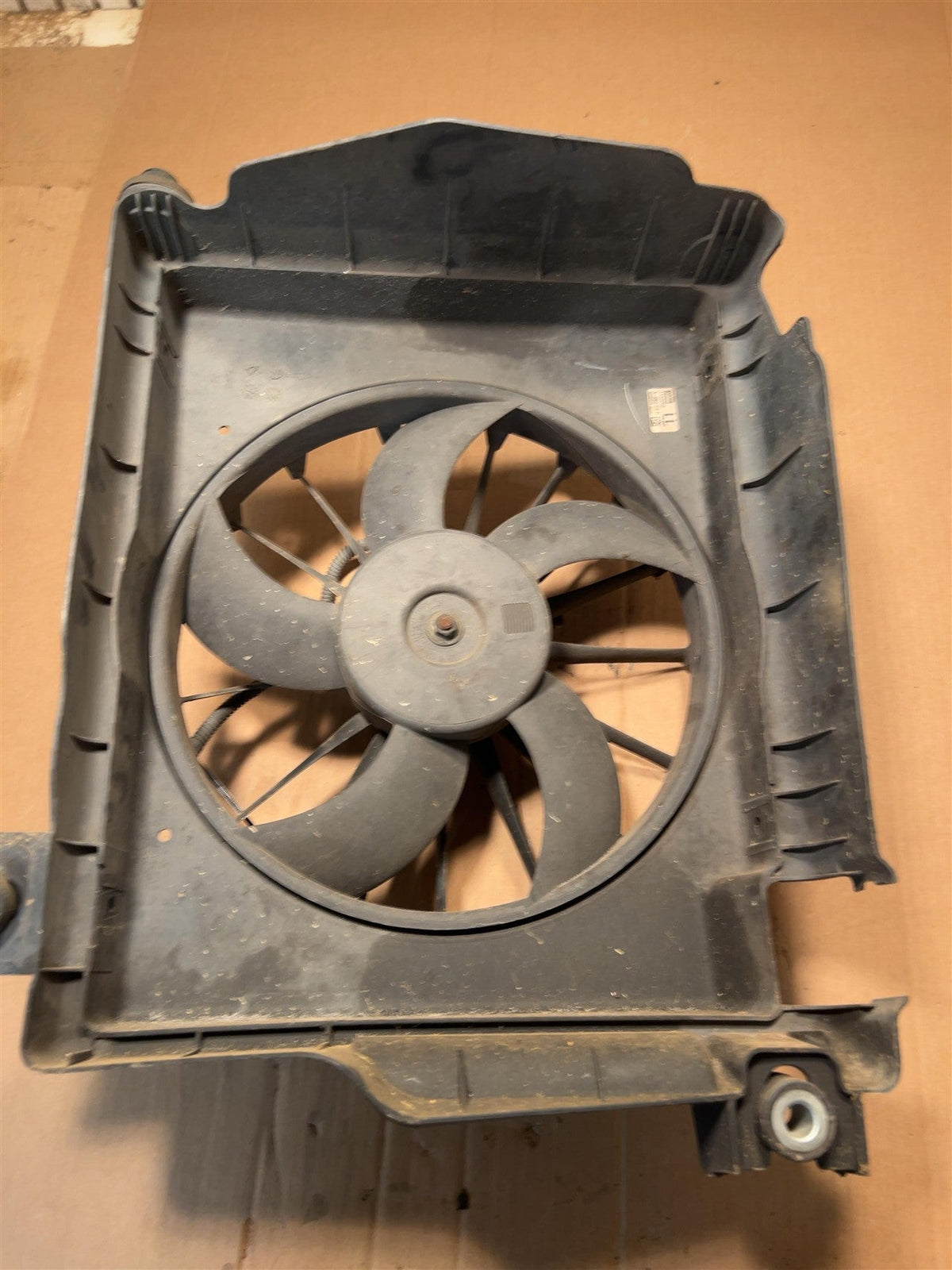 Radiator Fan Assembly from a 2004 Dodge Ram 1500, photo 2