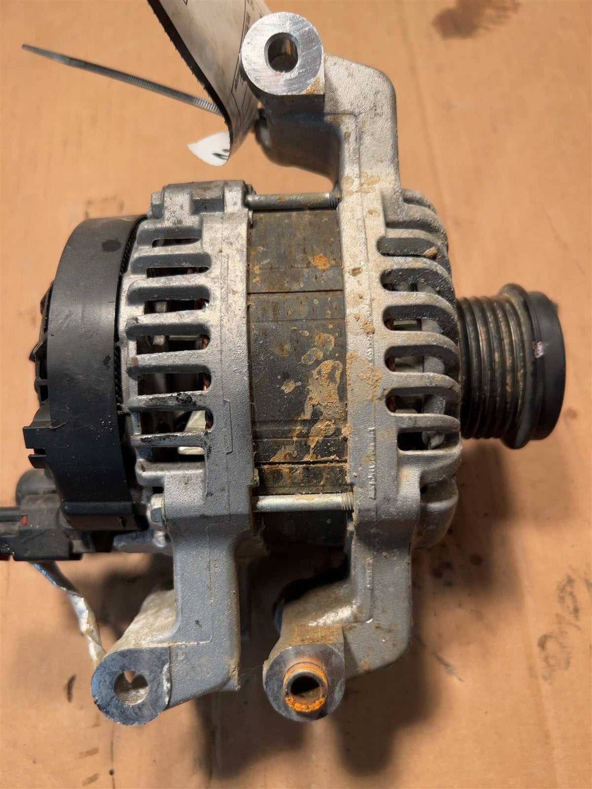 Alternator from a 2019 Jeep Cherokee, photo 1