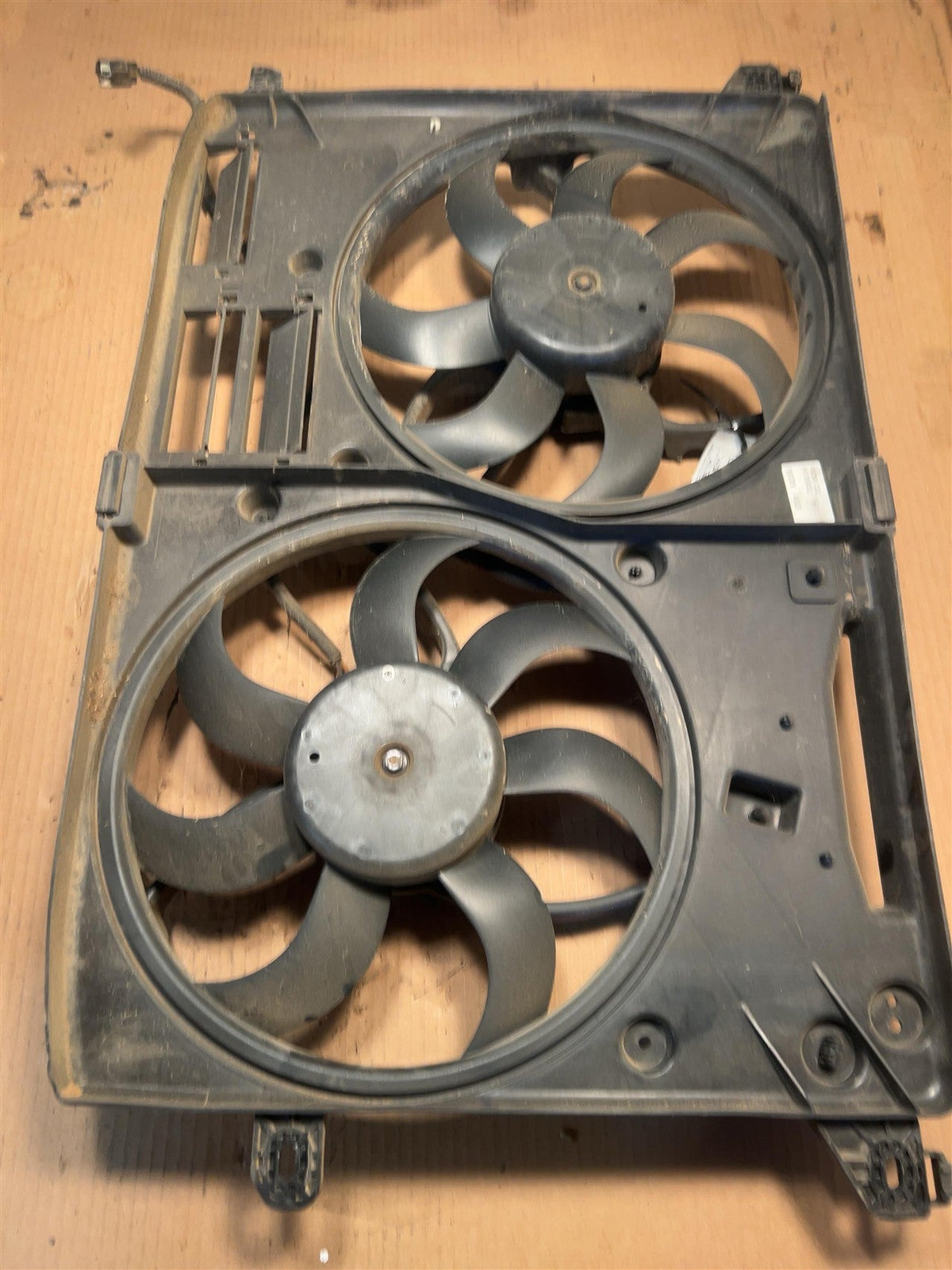 Radiator Fan Assembly from a 2020 Ford Fusion, photo 2