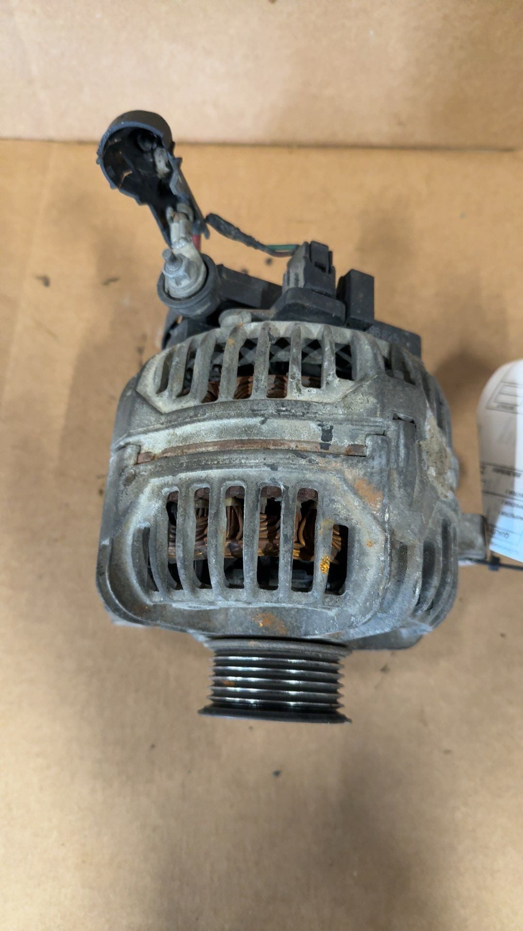 Alternator from a 2000 Jeep Grand Cherokee, photo 2