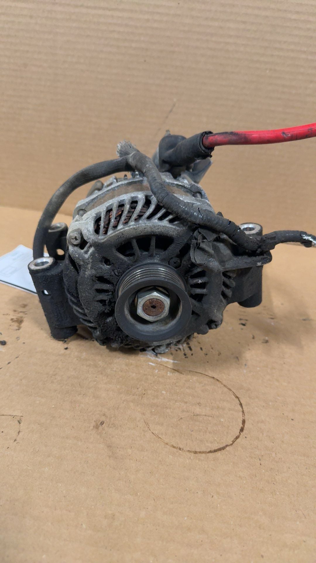 Alternator from a 2006 Mercury Milan, photo 1