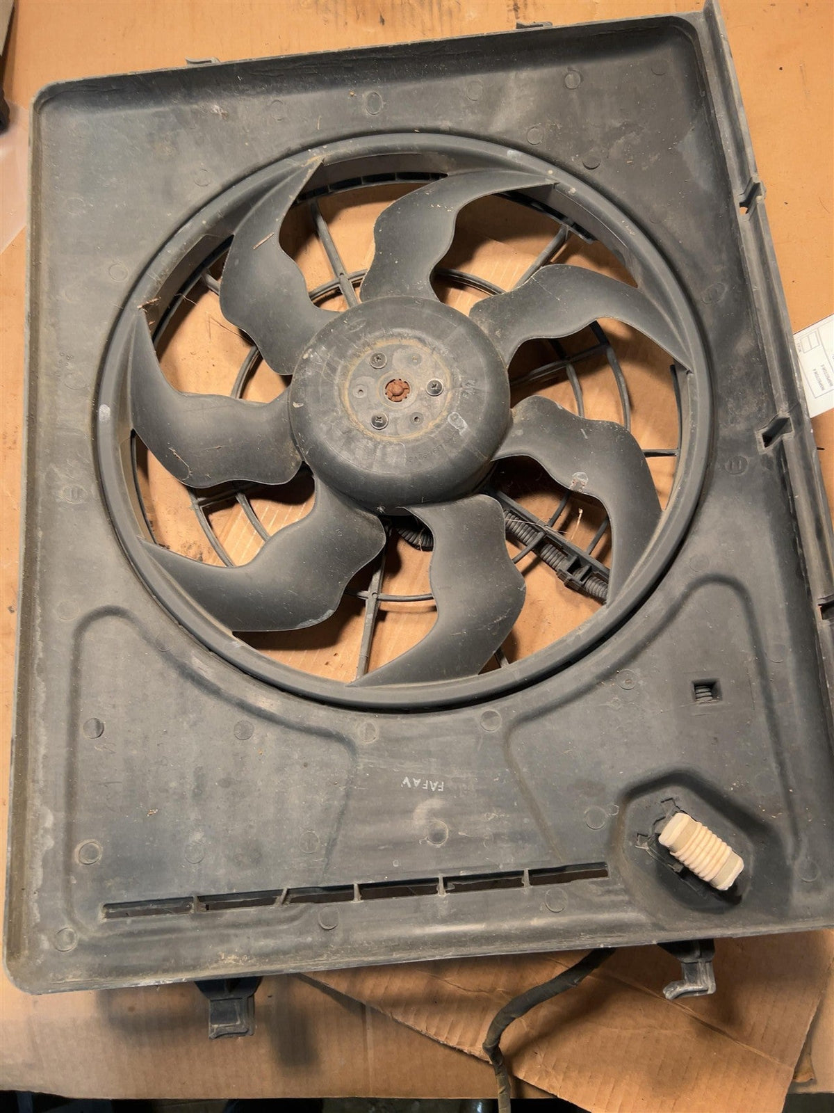 Radiator Fan Assembly from a 2010 Hyundai Elantra, photo 2
