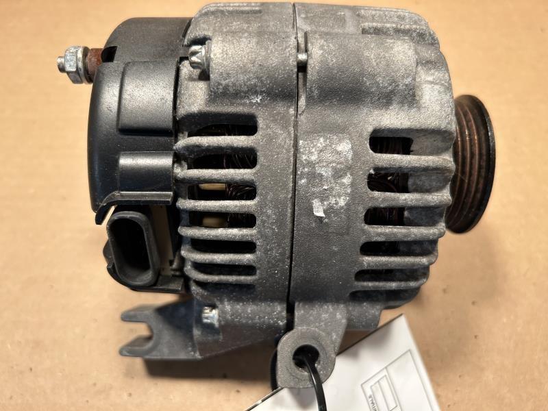 Alternator from a 2002 Chevrolet Monte Carlo, photo 1