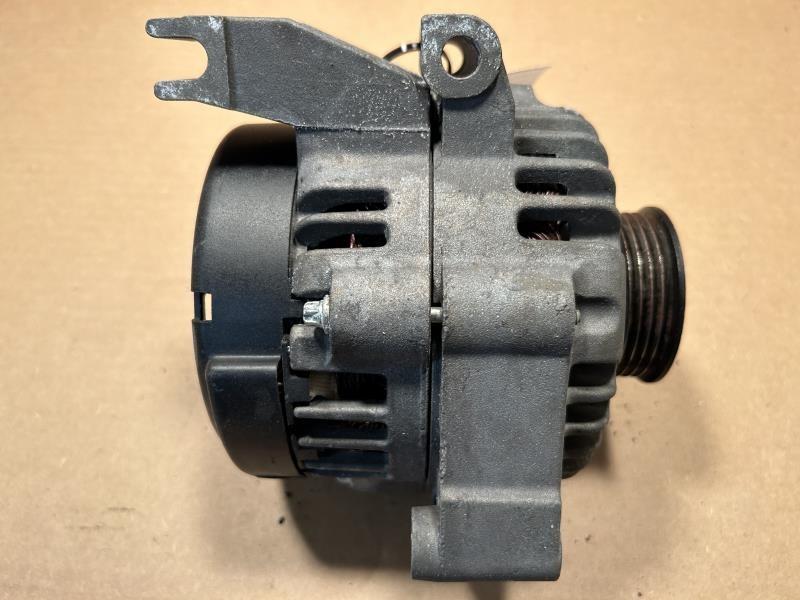 Alternator from a 2002 Chevrolet Monte Carlo, photo 2