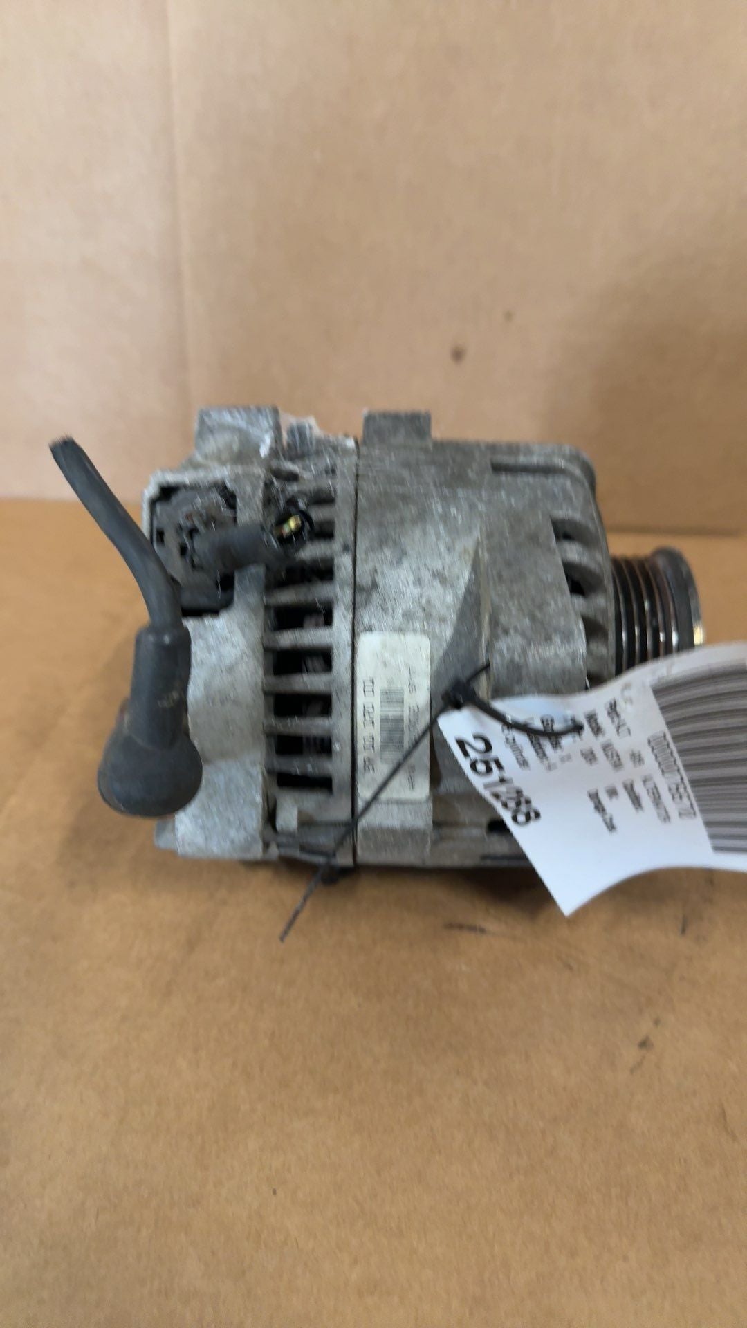 Alternator from a 2004 Ford Mustang, photo 3