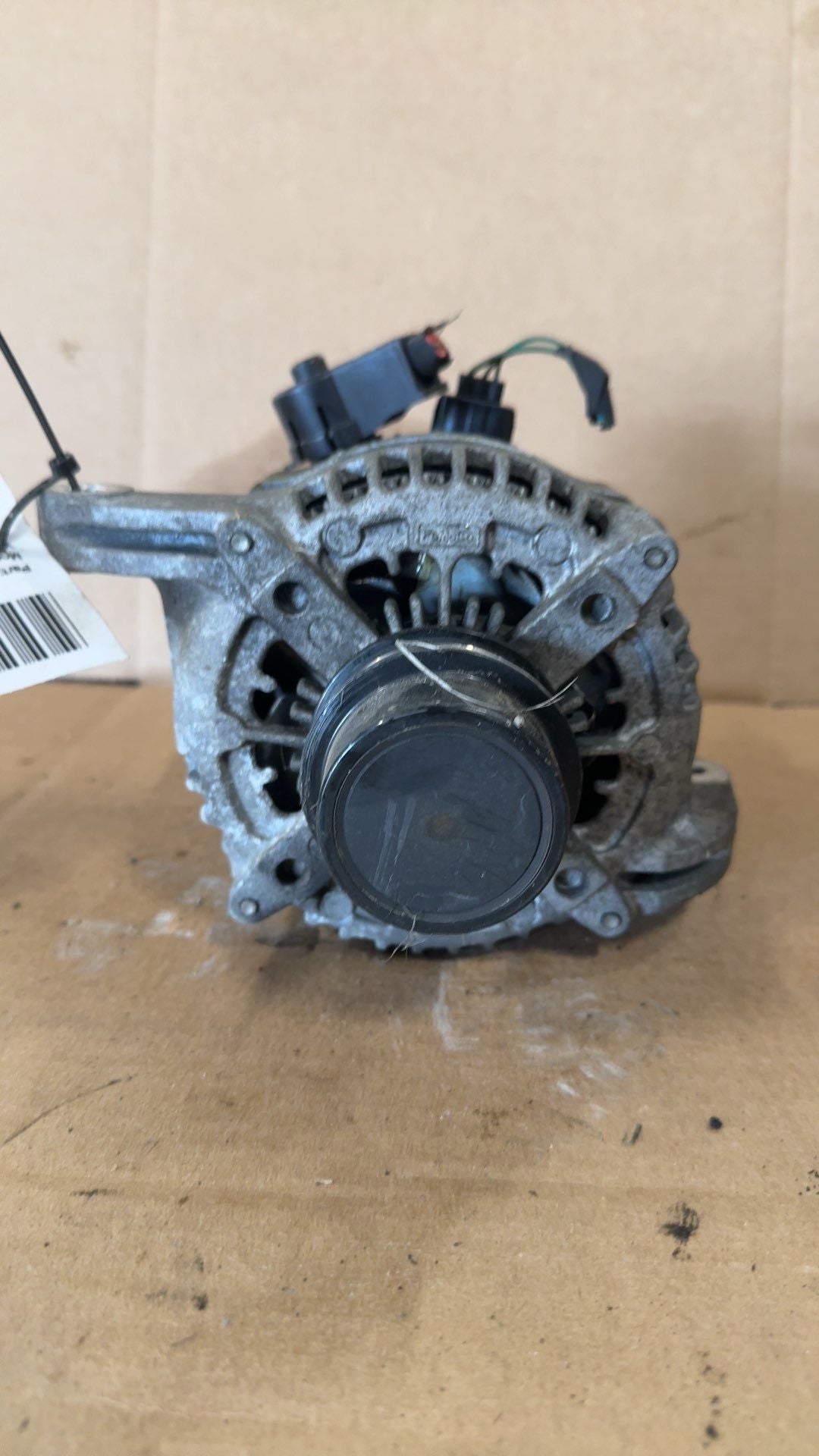 Alternator from a 2020 Ford Mustang, photo 1