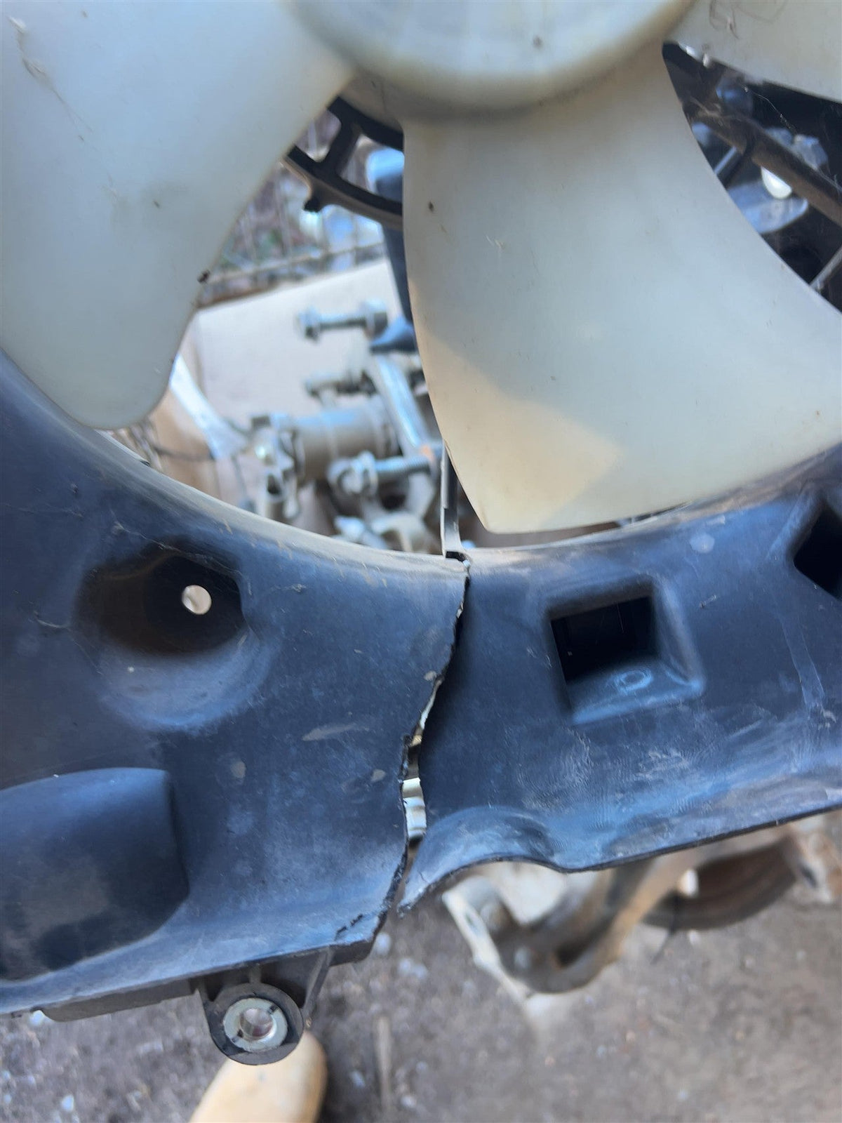 Radiator Fan Assembly from a 2014 Honda CR-V, left side, photo 3
