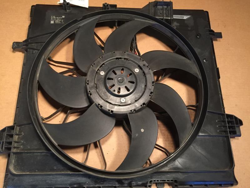 Radiator Fan Motor from a 2016 Mercedes-Benz GLE-Class, photo 1