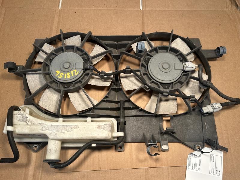 Radiator Fan Motor from a 2006 Toyota, left side, photo 1