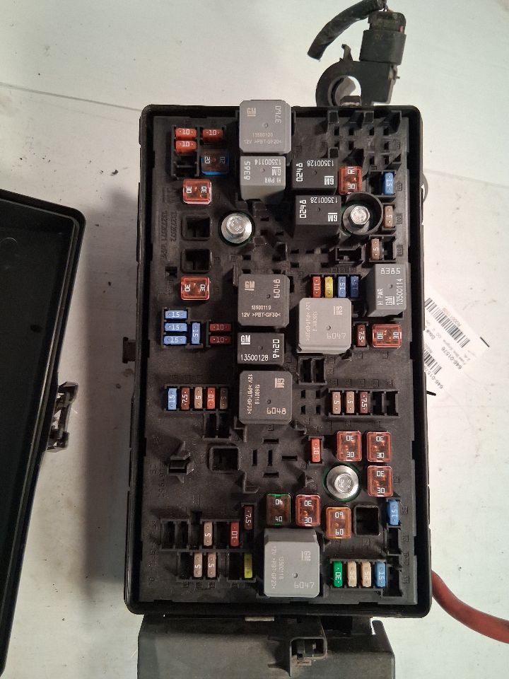 Engine Fuse Box from a 2011 Buick LaCrosse, photo 3