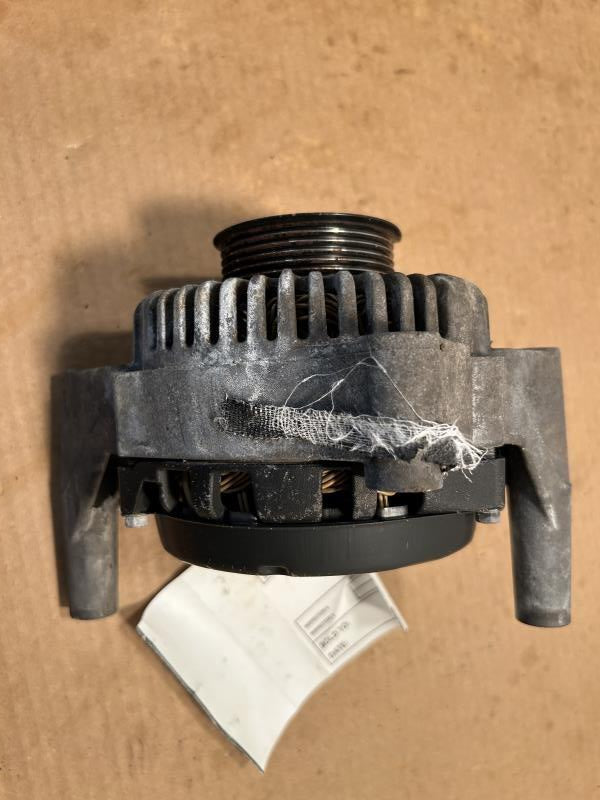 Alternator from a 2000 Ford Taurus, photo 2