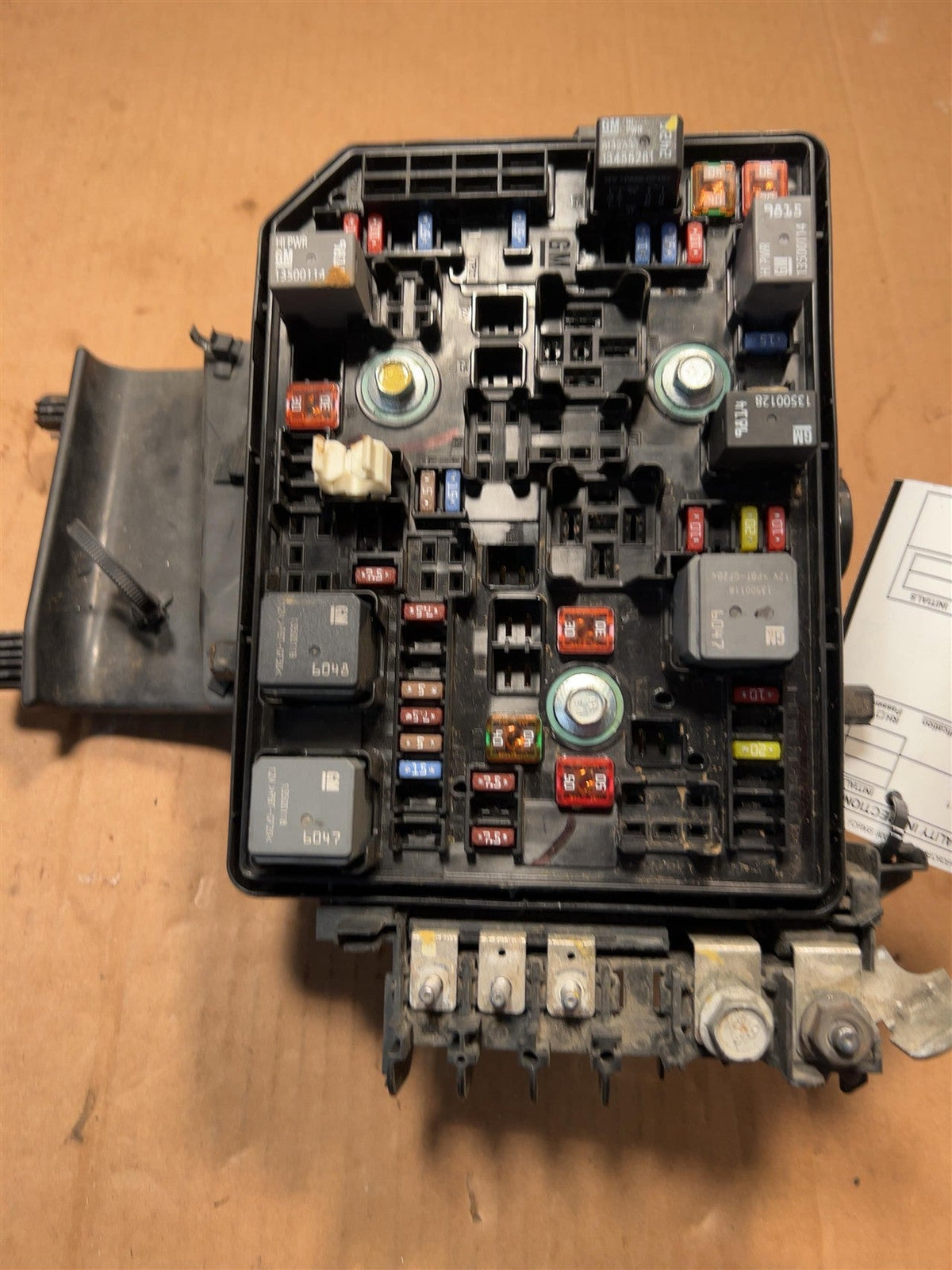 Engine Fuse Box from a 2017 Chevrolet Cruze, photo 2