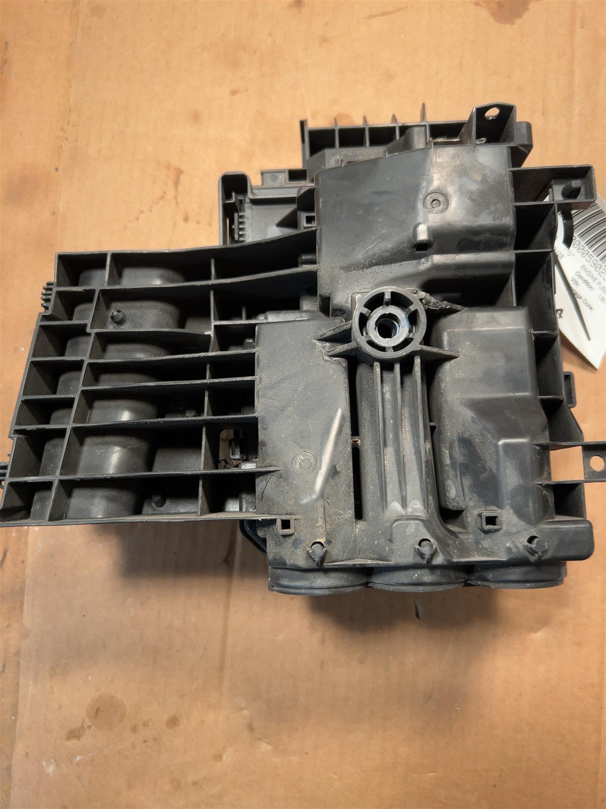 Engine Fuse Box from a 2017 Chevrolet Cruze, photo 3