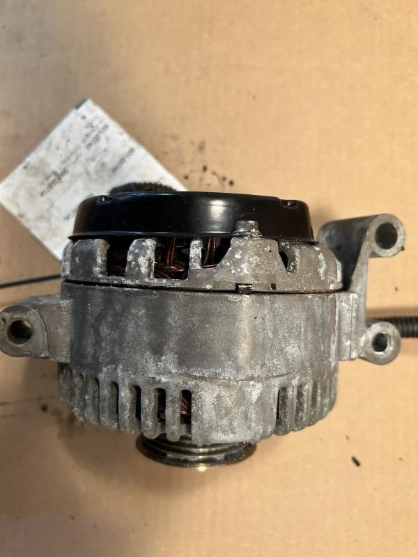 Alternator from a 1998 Ford Windstar, photo 2