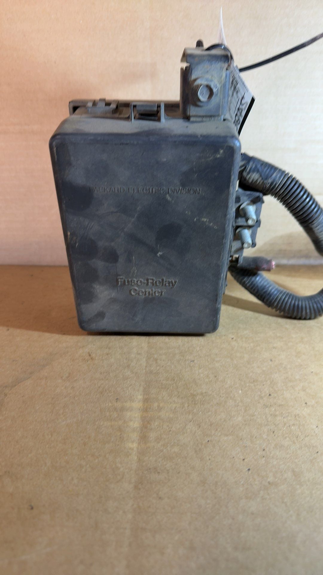 Engine Fuse Box from a 1995 GMC 1500, photo 1
