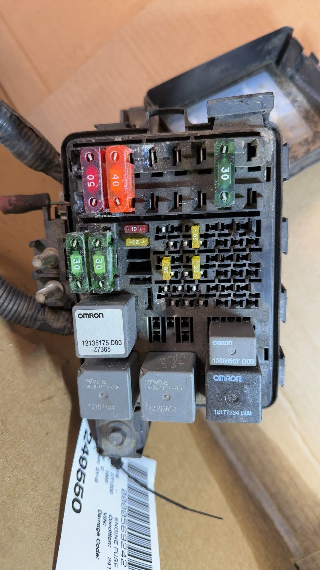 Engine Fuse Box from a 1995 GMC 1500, photo 3