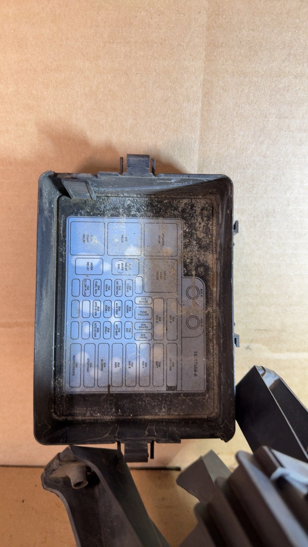 Engine Fuse Box from a 1995 GMC 1500, photo 4