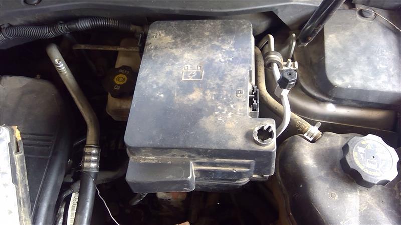 Engine Fuse Box from a 2015 Chevrolet Equinox, photo 1