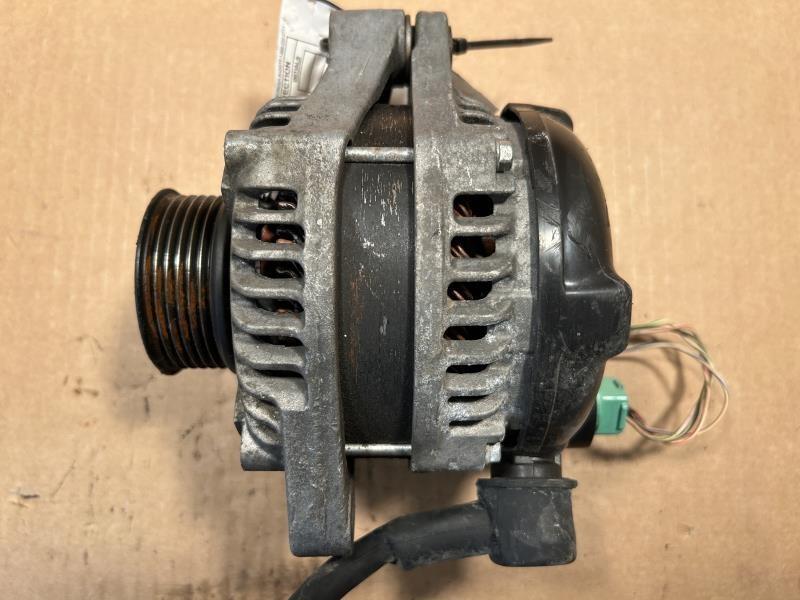 Alternator from a 2006 Acura TL, photo 2
