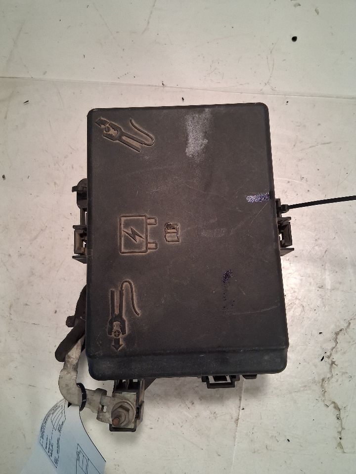Engine Fuse Box from a 2019 Dodge Charger, photo 5