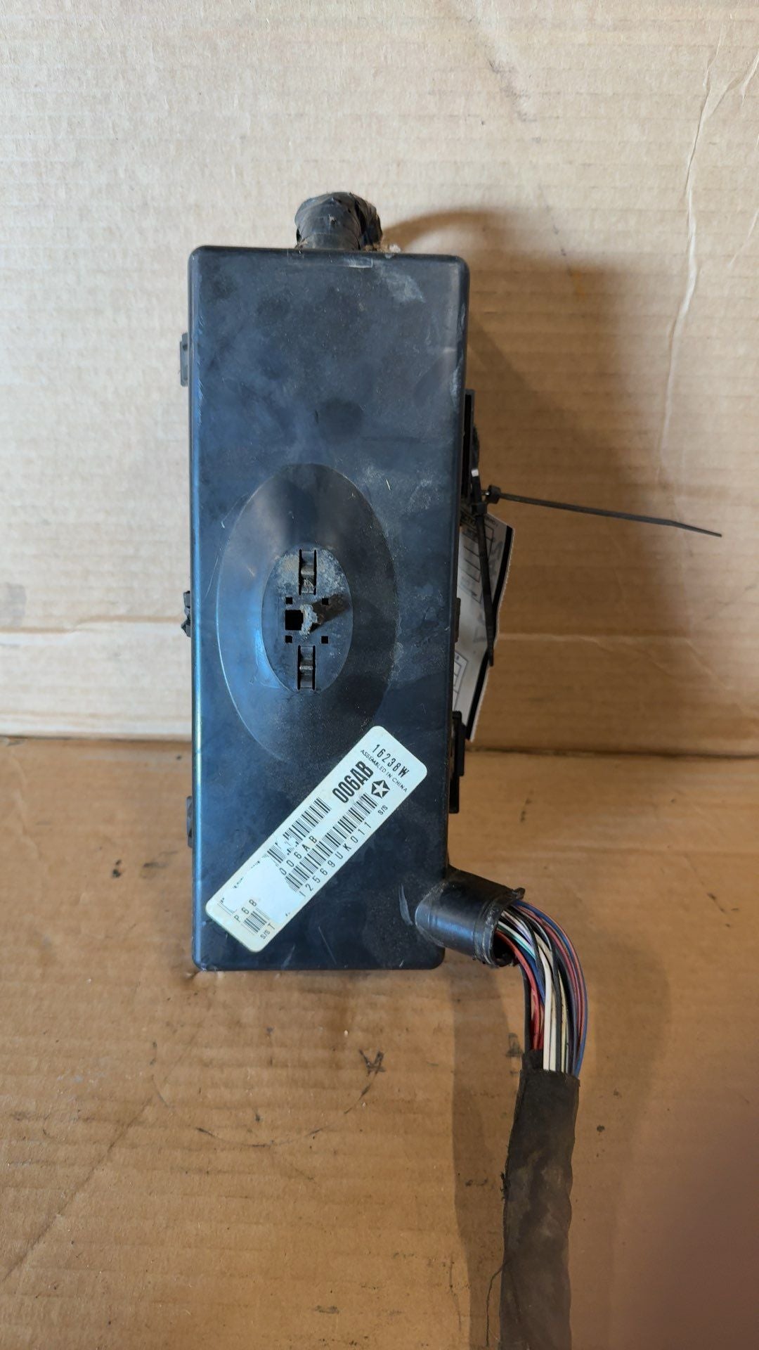 Engine Fuse Box from a 2010 Dodge Charger, photo 2