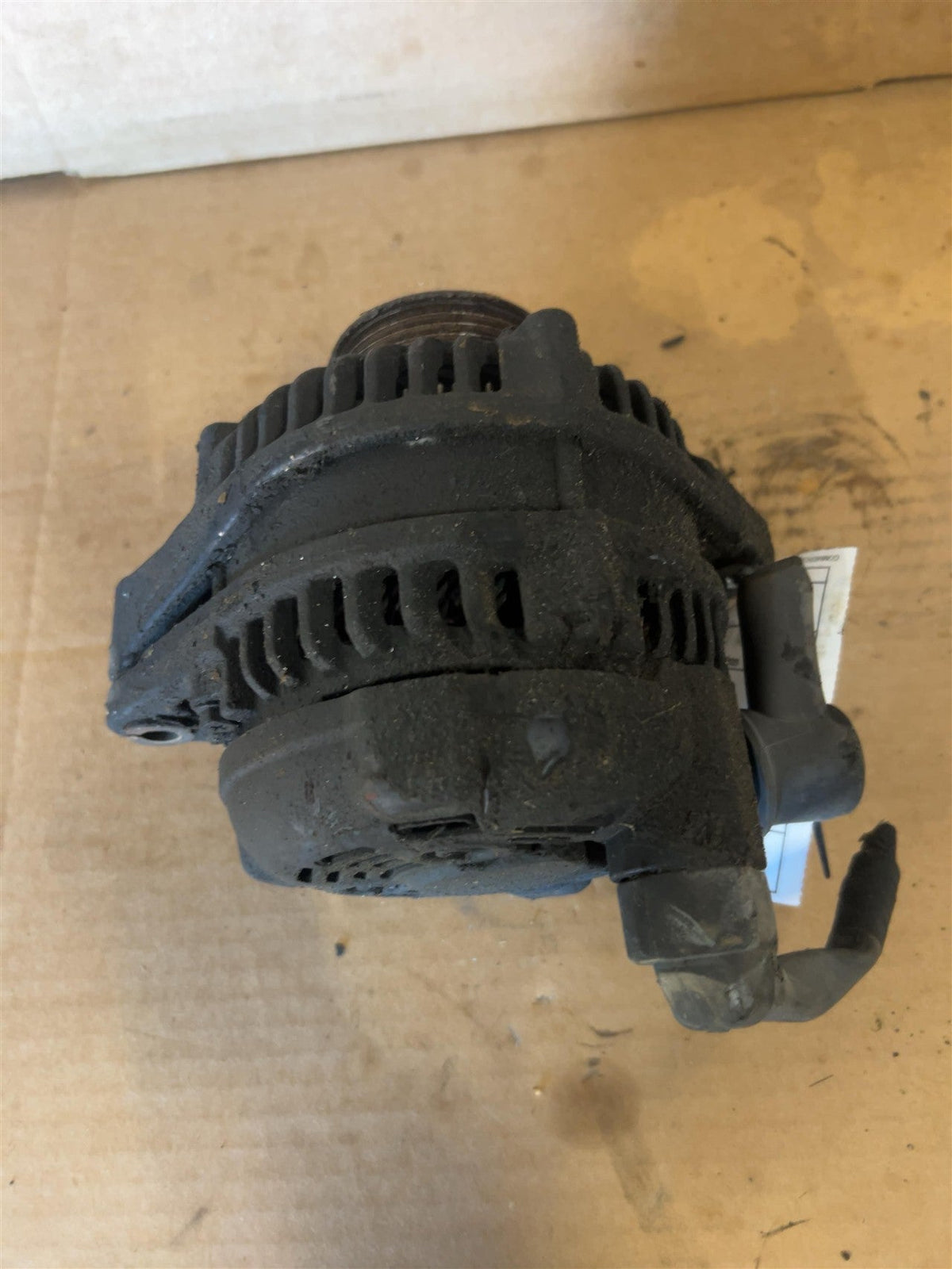 Alternator from a 2004 Acura MDX, photo 2