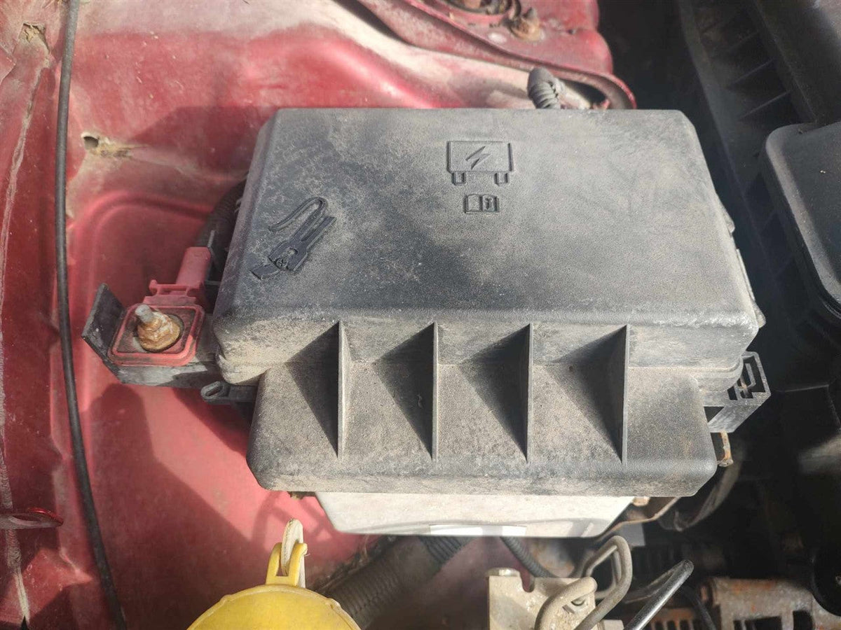 Engine Fuse Box from a 2007 Dodge, photo 1