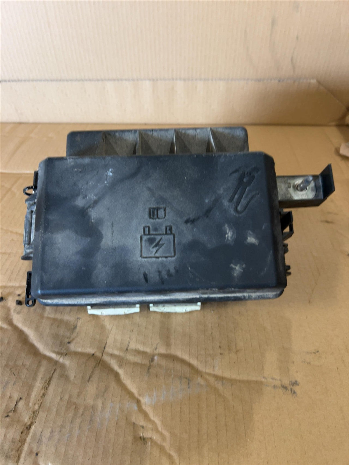 Engine Fuse Box from a 2007 Dodge, photo 5