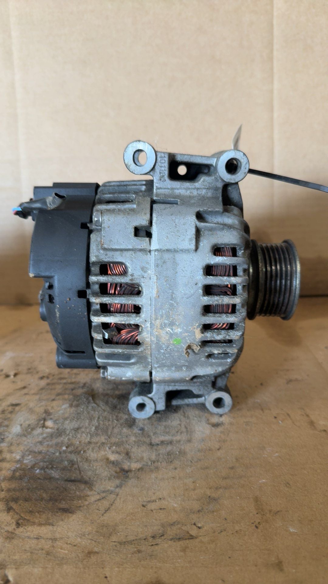 Alternator from a 2009 Audi A4, photo 2