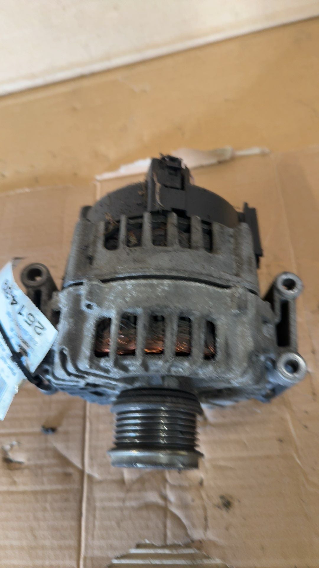 Alternator from a 2015 Audi Q5, photo 2