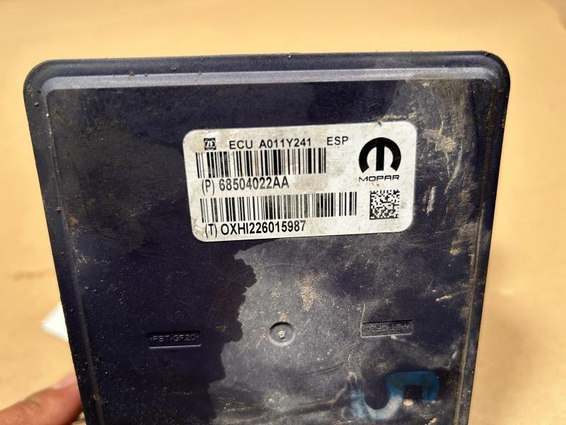 ABS Pump Module from a 2020 Ram 2500, photo 2