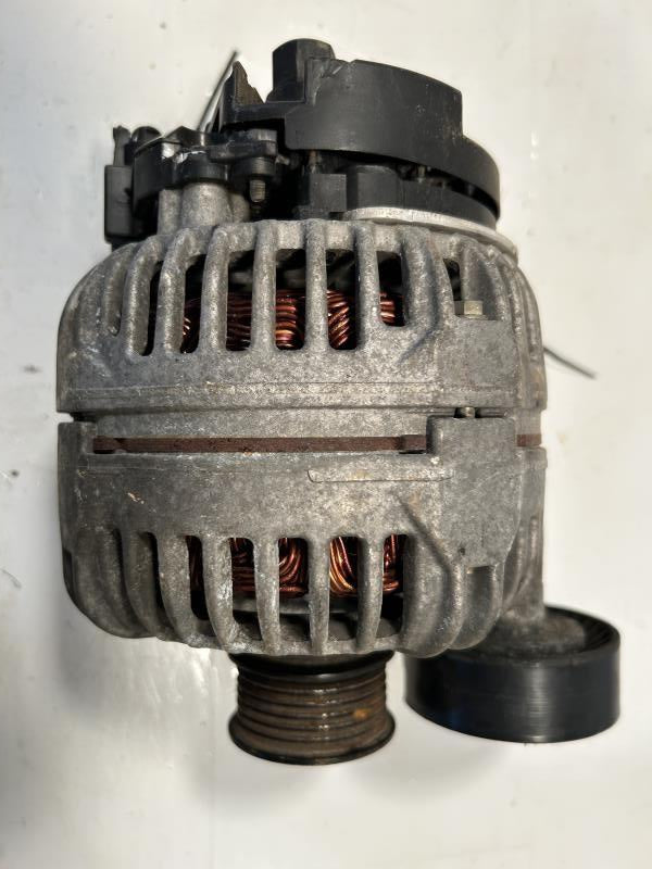 Alternator from a 2004 BMW 525i, photo 2