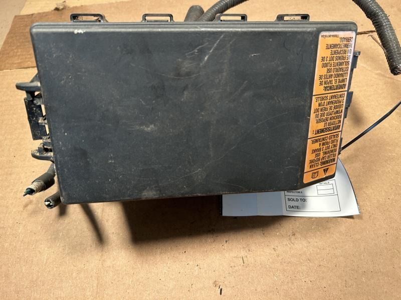 Engine Fuse Box from a 2005 Ford Focus, photo 3