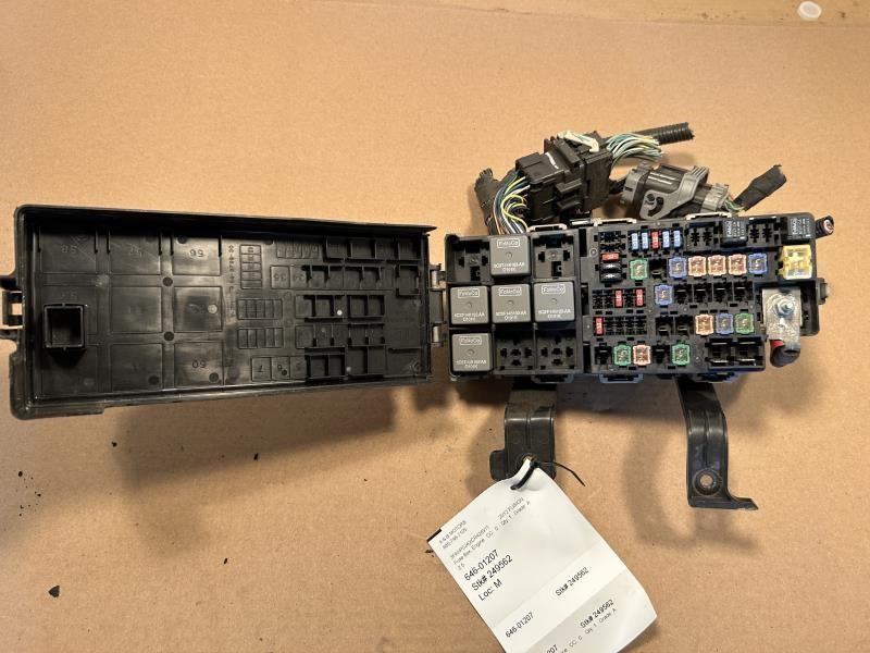Engine Fuse Box from a 2012 Ford Fusion, photo 2