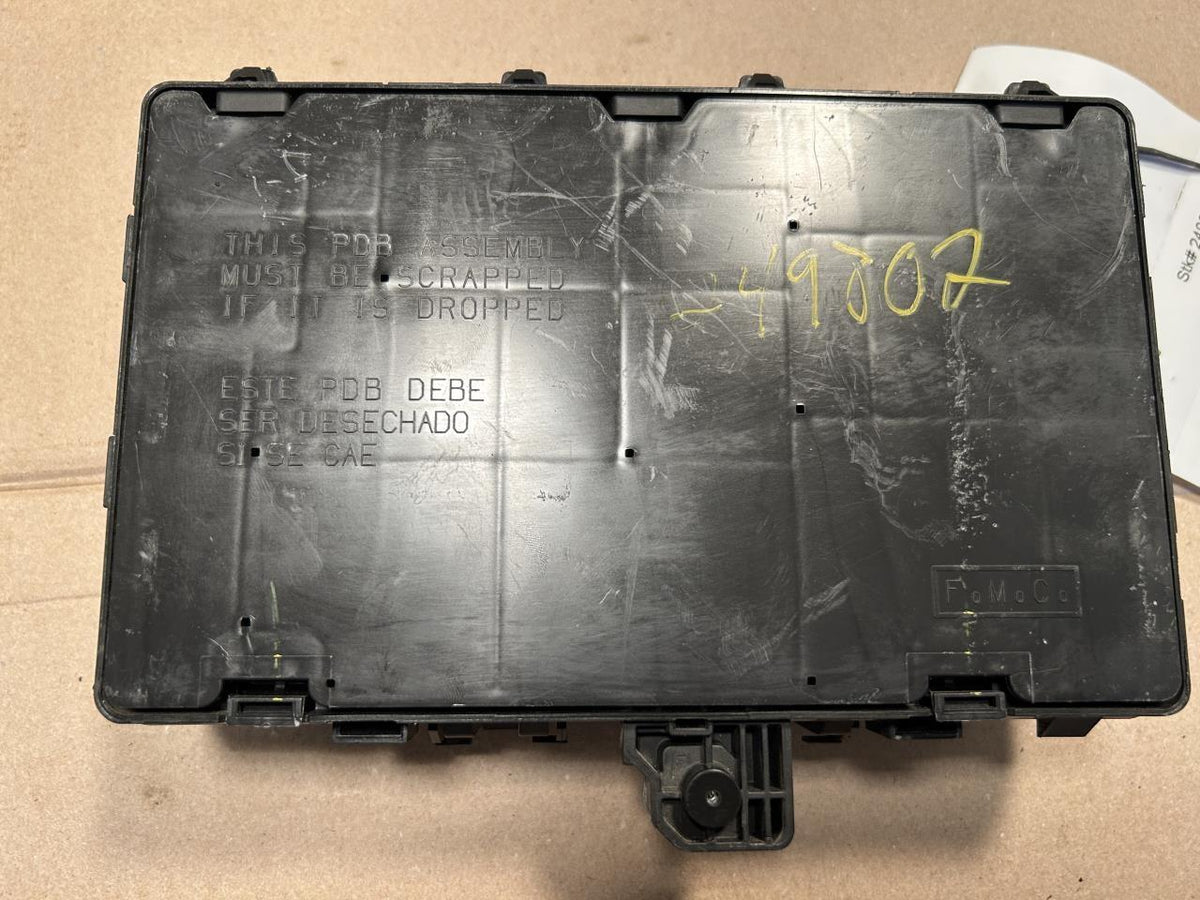 Engine Fuse Box from a 2020 Ford Fusion, photo 3