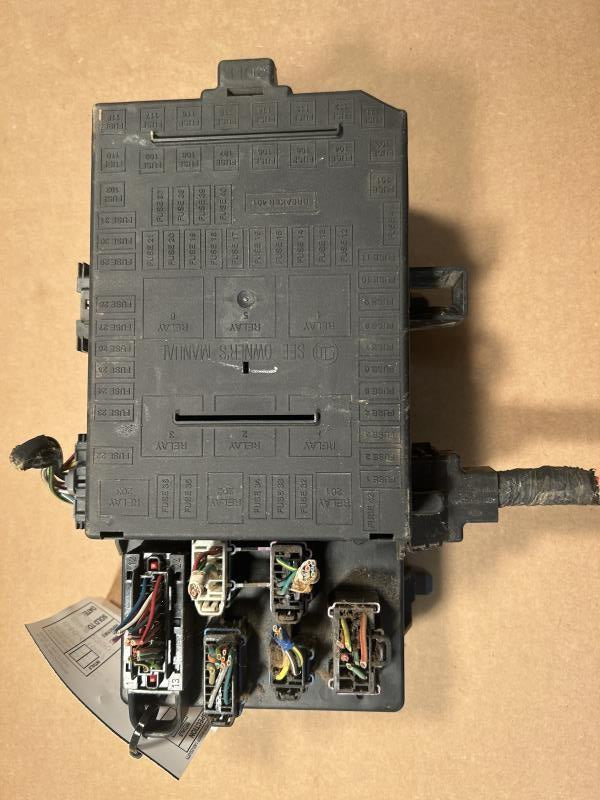 Interior Fuse Box (Kick Panel) from a 2004 Ford F-150, photo 1