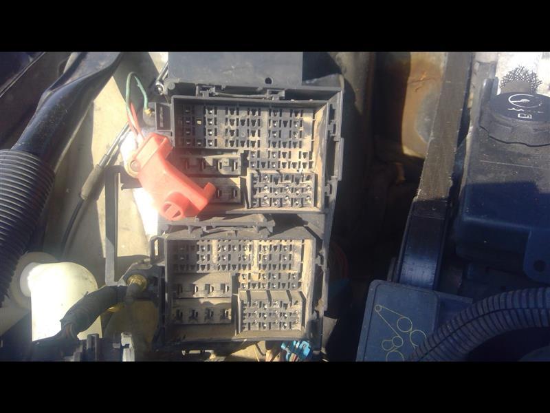 Engine Fuse Box from a 2003 Chevrolet Monte Carlo, photo 1
