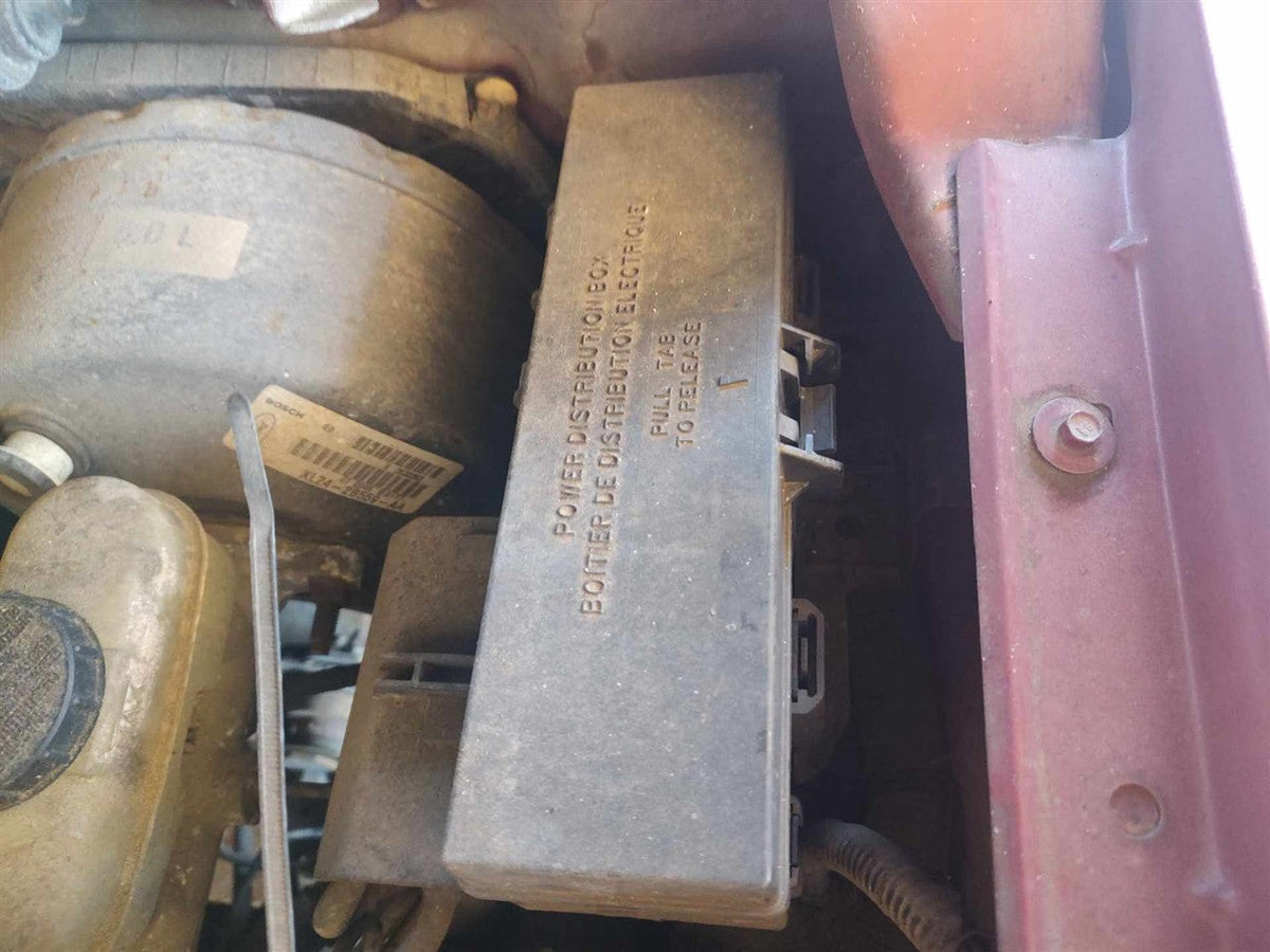 Engine Fuse Box from a 2000 Mercury Mountaineer, photo 1