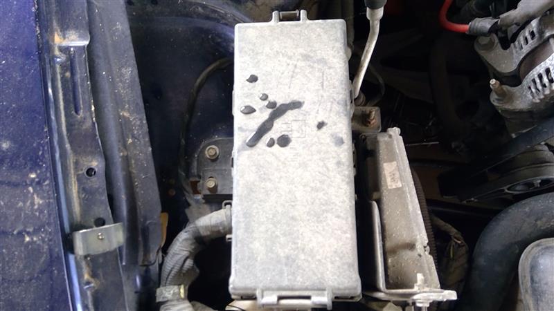 Engine Fuse Box from a 2010 Ford Mustang, photo 1