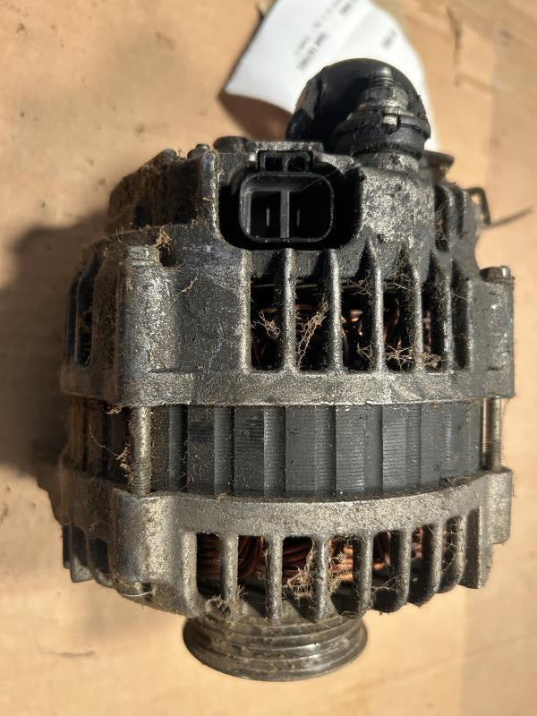 Alternator from a 2001 Infiniti QX4, photo 1