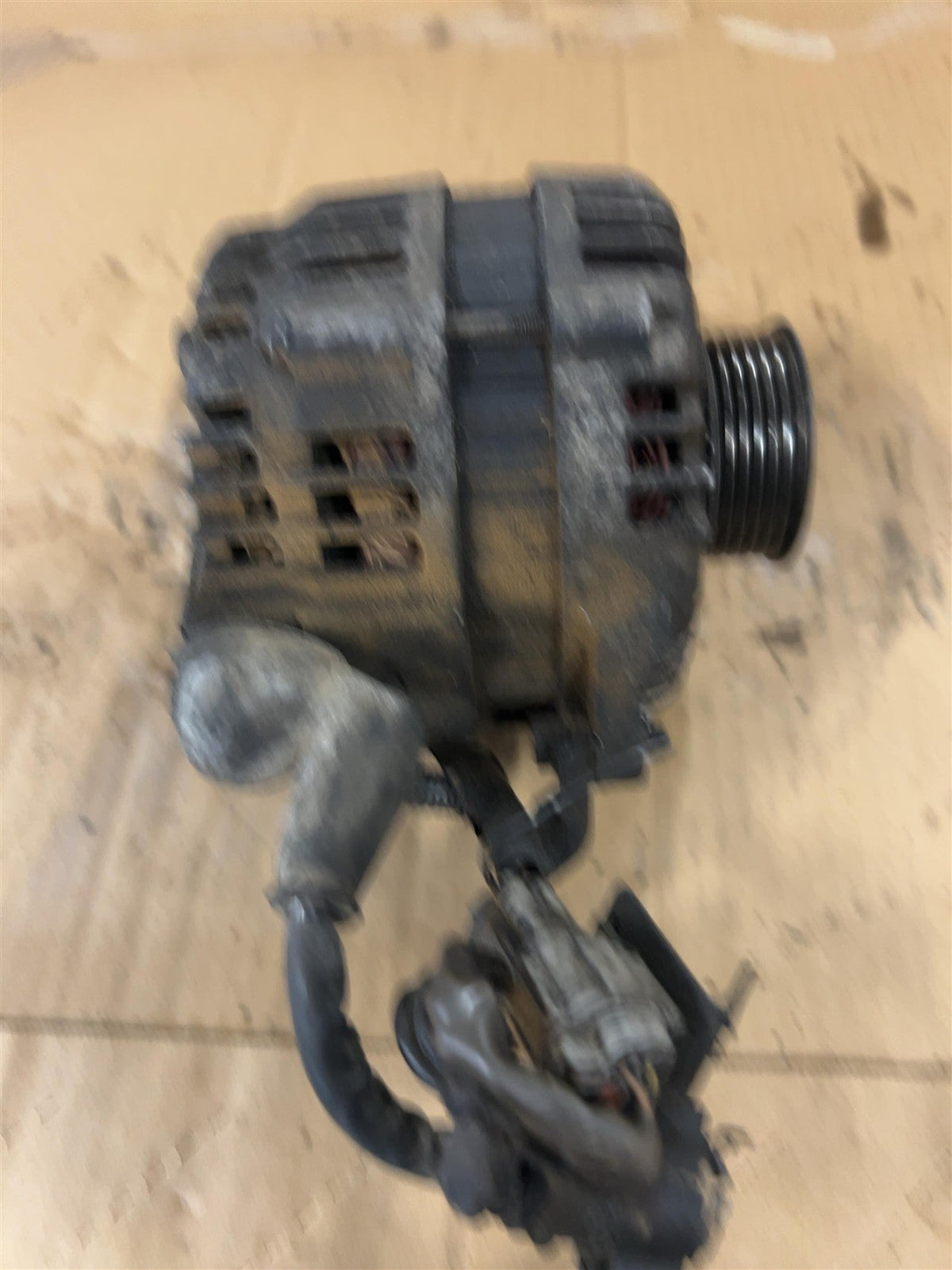 Alternator from a 2000 Nissan Maxima, photo 2