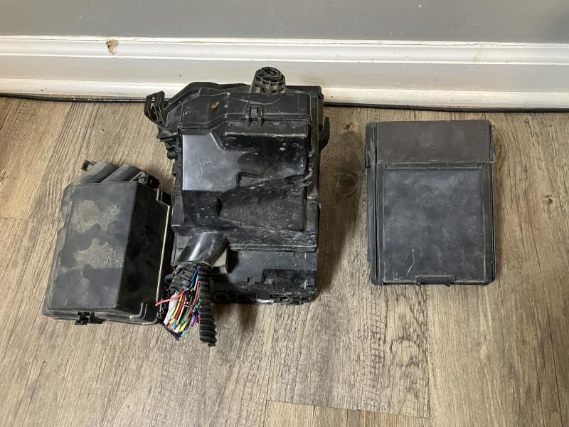 Engine Fuse Box from a 2012 Nissan Versa, photo 2