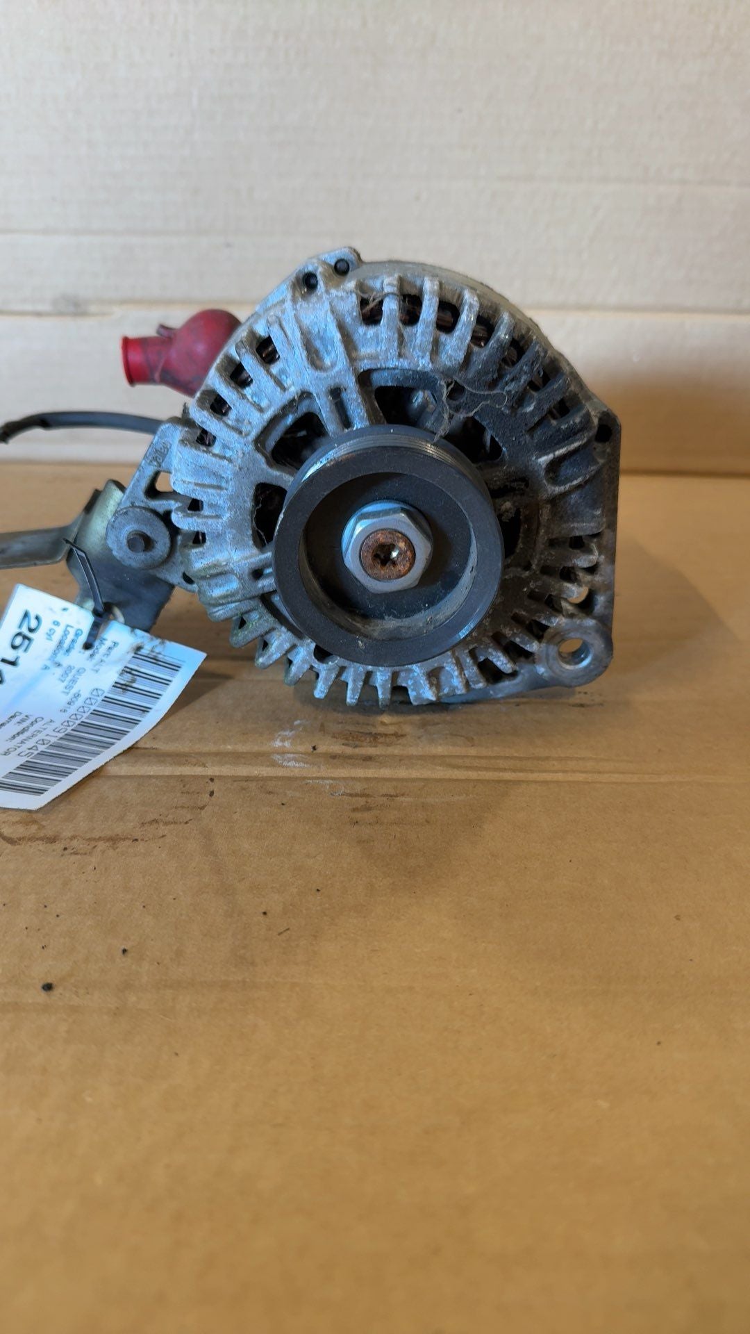Alternator from a 2007 Nissan, photo 1