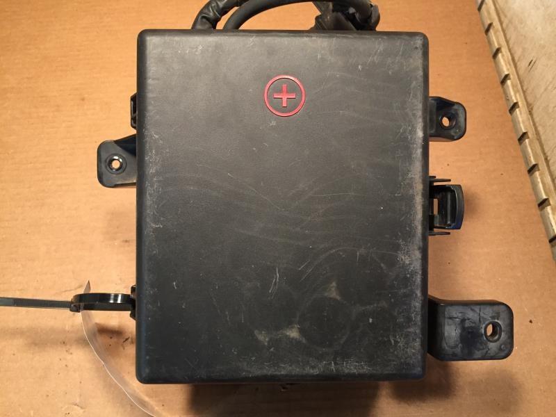 Engine Fuse Box from a 2015 Hyundai Genesis, photo 1