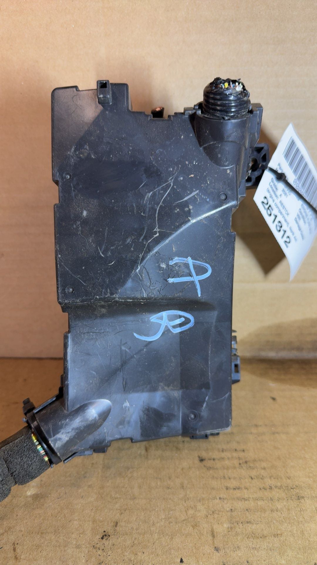 Engine Fuse Box from a 2021 Honda Civic, photo 2