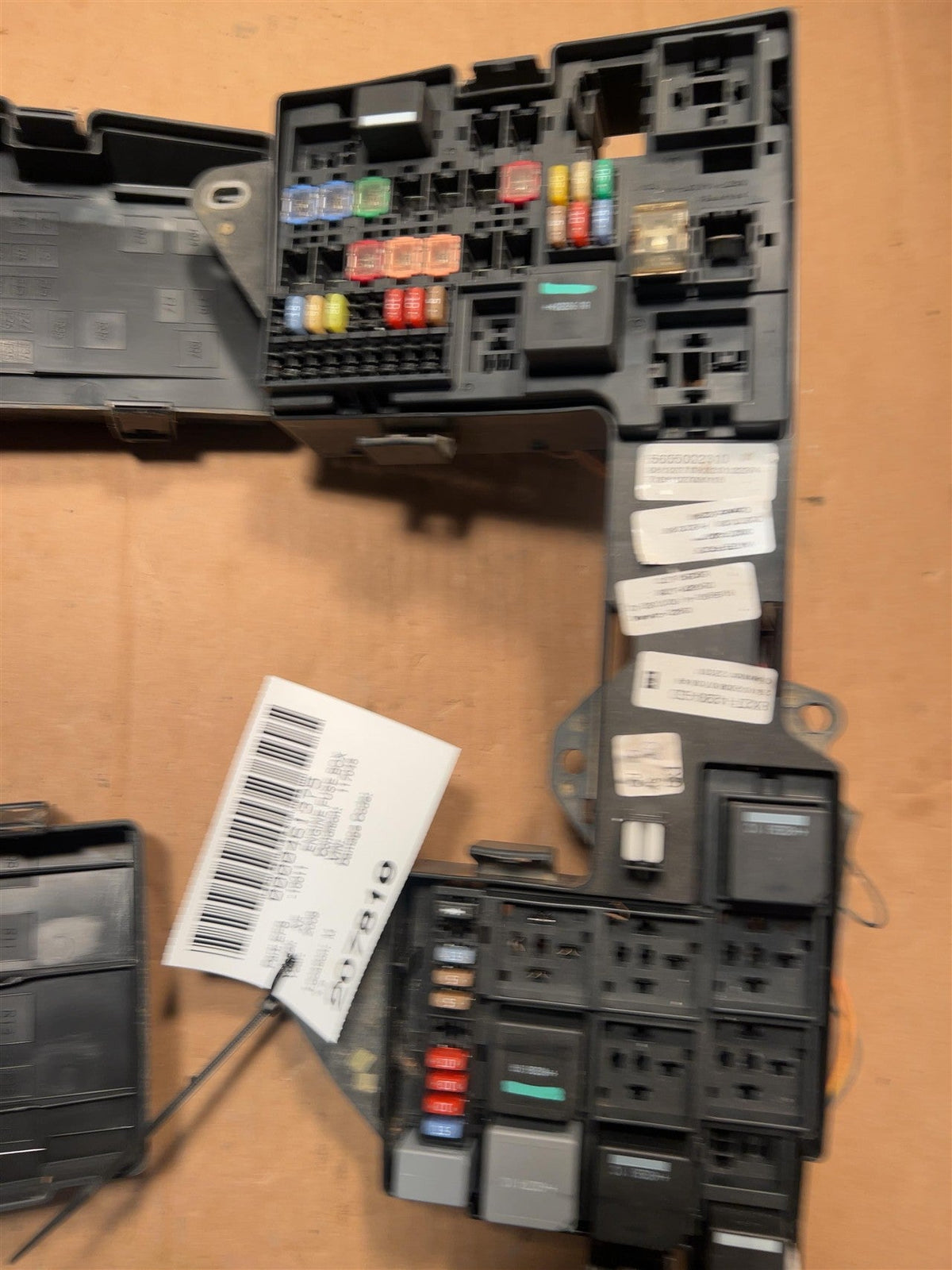 Engine Fuse Box from a 2009 Jaguar XF, photo 3