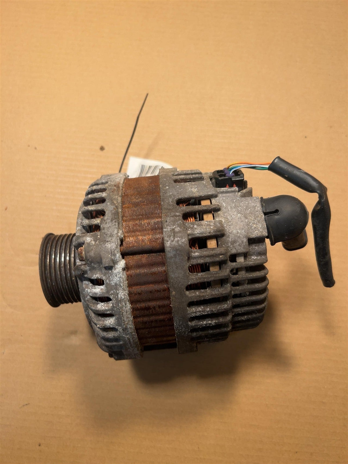 Alternator from a 2017 Nissan Versa, photo 2