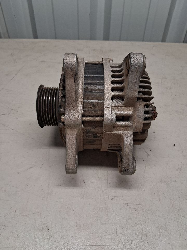 Alternator from a 2015 Nissan Versa, photo 4